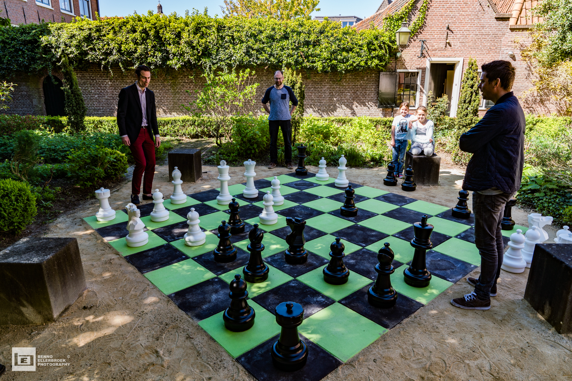rotatie nog een keer Protestant Levensgroot schaakspel in de buitenlucht - Voor een mooie stad